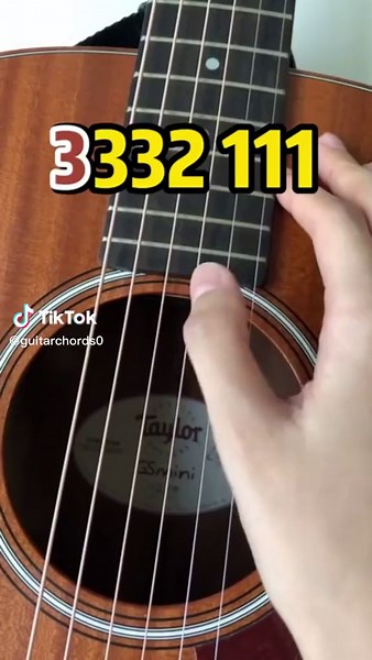 how to play the guitar for the first time holding #guitar #guitartok #tutorialguitar #guitartutorial #learnontiktok #easyguitar #easyguitar