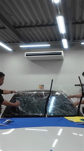 S500のフロントガラスにプロテクションフィルム施工。飛び石から愛車を守るXPELの確かな性能と作業風景 #プロテクションフィルム #ファインファクトリー #宮崎市 #ベンツ