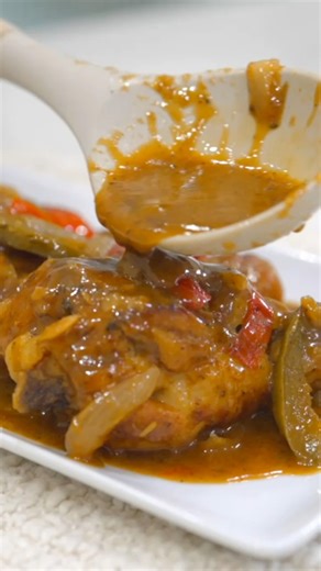 Sunday soul food just got even better! This Southern Smothered Chicken is tender, flavorful, and drenched in homemade gravy—just like grandma used to make. Comfort in every bite! #SouthernCooking #SmotheredChicken #SoulFoodSunday | Island Vibe Cooking