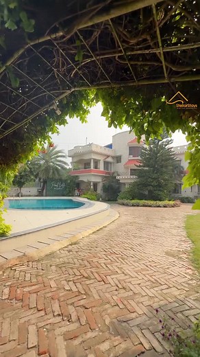 🔥 Kolkata, you’re not ready for this CASTLE. Yes… a real 40×22 ft infinity pool royal architecture — right inside Rajarhat. 👑✨ Welcome to Grand Aqua Castle 4BHK Where you don’t need Europe to feel royal — Rajarhat itself delivers the vibe. What makes this place go viral? 🌊 40×22 ft private infinity pool 🌿 Massive lawns 🛏️ 4 luxurious bedrooms 👑 2 conference rooms 🍽️ Complete kitchen setup What people book this for: 💍 Weddings up to 500 guests 🎉 Bachelor / Bachelorette nights 👥 20–25 pa