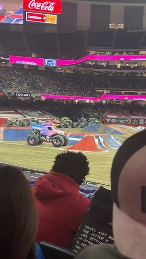 Monster Jam Sparkle Smash Unicorn Truck