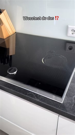 Wusstest du das ? Kochfeld lassen sich mit Klarspüler effektiv reinigen, da er Fett löst, für streifenfreien Glanz sorgt und durch den «Lotuseffekt» wasser- und schmutzabweisend wirkt. #cleaningstory #housewithme #cleaningtips #motivation #cleaninghacks