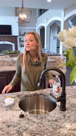 31K views · 69 reactions | Easy hack to clean your garbage disposal! 拾 No harsh chemicals needed—just 3 simple ingredients! ⬇️ ✅ 1/4 cup baking soda ✅ 1/4-1/2 cup vinegar ✅ 1/2 a lemon Toss them in, turn on the water, and let the magic happen! Your home should be as clean and toxin-free as your body. ✨For more fun hacks and tips like this one - check Christy's UN-Tox Your Lifestyle TWW+ Course on Skool  https://www.skool.com/tww/about | The Wellness Way | Facebook