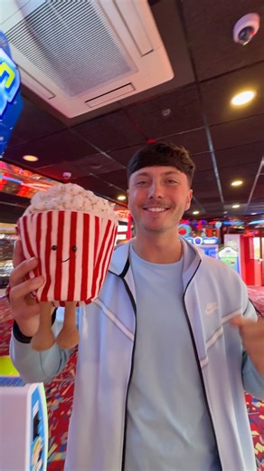 This is the best Claw Machine in the WORLD🤣🧸 Head to our profile to watch part 1🫶🏼 #jellycat #nathanandgrace #arcade | Nathan and Grace