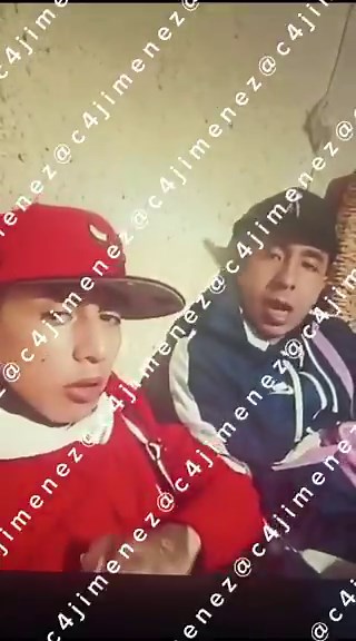 “LE SALIMOS al TORO y los MATAMOS, MAMI”El de rojo es Aarón CarrilloForma parte de la banda de extorsionadores y matones de los H1-A1.Andan exigiendo cuotas a comerciantes de @IztacalcoAl Agentes de Inteligencia de @SSC_CDMX lo detuvieron el fin de semana.Así acabó