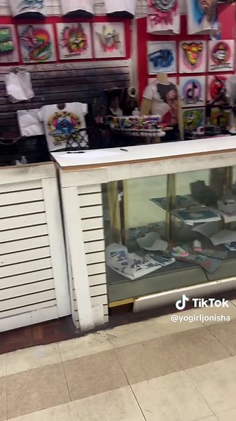 Custom Gold Jewelry & T-Shirts at Oakland Park Flea Market