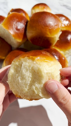 Updated recipe alert 🚨🍍 Hawaiian Rolls are light, fluffy, and utterly delicious - just like the store-bought version, but even better! Honestly, it took over a year to get this copycat recipe perfected. Luckily, we didn’t mind testing these rolls so many times because they’re THAT good. Sweet, soft, squishy, and surprisingly easy to make. ⁠ Recipe: handletheheat.com/homemade-hawaiian-bread-rolls | Handle the Heat