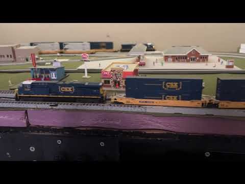 Kato CSX ES44DC's, Canadian National SD70ACe, and Gunderson Maxi Sets 2'x4' Layout