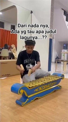 Alat musik tradisional hingga modern Valen bisa memainkannya