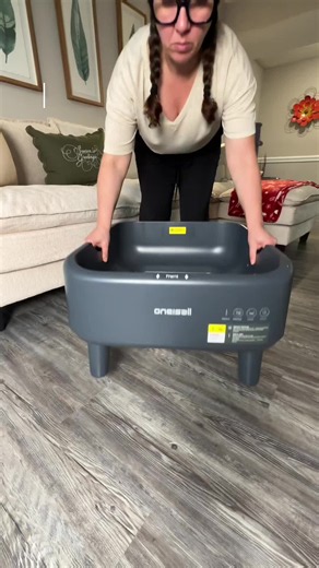 Most self cleaning litter boxes feel way too small… but this Oneisall automatic litter box is actually designed with larger cats and multi cat homes in mind 😭🐱 The open top design feels so much safer and less cramped, and there’s finally enough room for cats to comfortably turn around without getting litter all over themselves every time they use the box. It automatically handles waste, helps with odor control, and keeps the litter cleaner longer which honestly makes the whole litter box routi