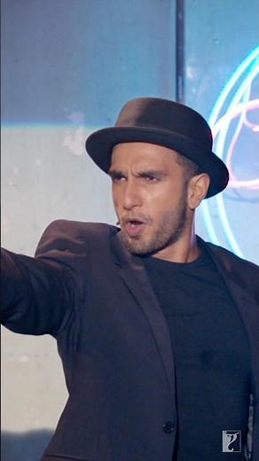 Ranveer Singh’s funny take on love 😂 | #Befikre #Comedy #RanveerSingh