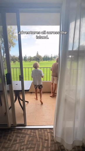 Fun fact: Did you know Hawaii Island—aka the Big Island—is the largest island in America? 🤯 It has the worldʻs tallest mountain when measured from the sea floor, an active volcano, black sand beaches, and grows 90% of Americaʻs coffee.🌋☕️ AND, with this deal from @extraholidays—their biggest sale of the year!—you can visit Hawaii Island (as well as 55 other properties around the world!) for maybe their best deal ever! They have new deals every week at amazing resorts, and if you become and Ins