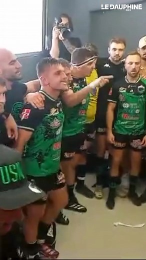 [ALLEEZZZ! 🏉] Dans les vestiaires des rugbymen de Montmélian avant l’entrée sur le terrain pour la finale du championnat de France de Fédérale 2 ce dimanche. 👉US Montmélian VS Pyrénéens de Grenade Sports 📷Vidéo Jérôme David #rugby #usmontmélian #grenade #vestiaire | Le Dauphiné Libéré Savoie