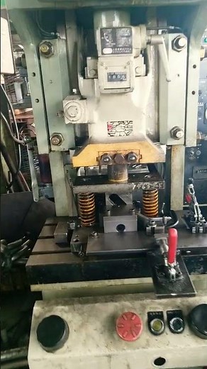 プレス加工機紹介 金型 パイプ形状カット金型 小型プレス機 汎用性あり 製品保管状態 医療器具や建設機器、各種パイプ加工の石川工業 群馬県 太田市 1本から対応可能な会社です。