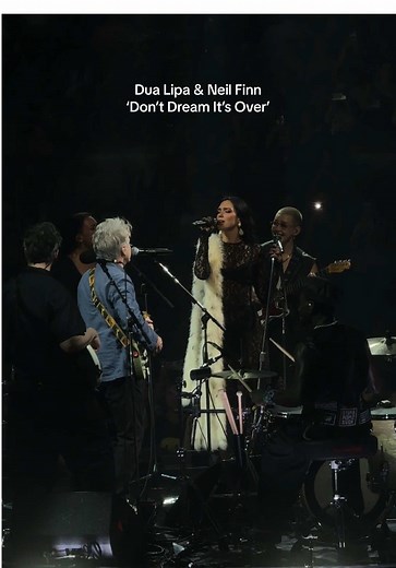 Dua Lipa & Neil Finn Perform 'Don't Dream It's Over'