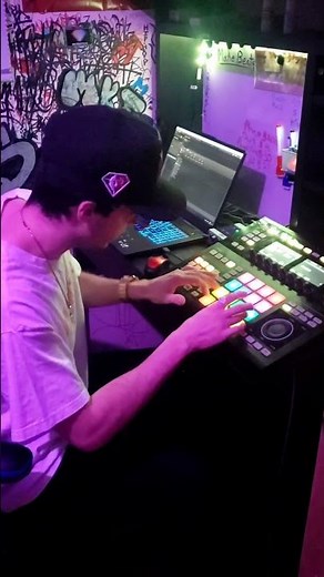 Making a beat with hip-hop samples and Maschine studio