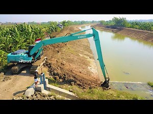 Long Reach Excavator Clearing The River Kobelco SK200 CAT 320D Komatsu PC200