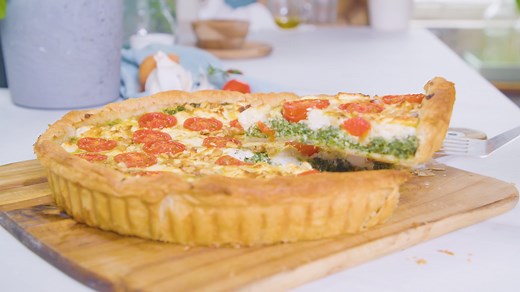 Diese vegetarische Quiche mit Spinat, Feta und Tomaten ist perfekt für einen schönen August-Abend in der Sonne! Wir wünschen euch ganz viel Freude beim Nachkochen🥰 Hier geht es zu dem Rezept: https://www.chefkoch.de/rezepte/2801401432239694/Quiche-mit-Spinat-Feta-Tomaten-und-Pinienkernen.html | Chefkoch