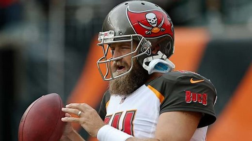 Ryan Fitzpatrick comes into game for Jameis Winston