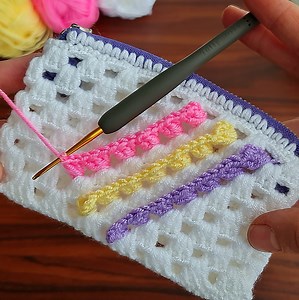 72K views · 719 reactions | Super Beautiful 殺 The cutest yarn scrap idea ever! Look at what a beautiful thing! | Crochet knitting love | Facebook