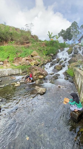 Natural Whasing in waterfall #fblifestyle #NaturalBeauty #waterfall #HiddenGem #simplelife | Pelosok Desaku