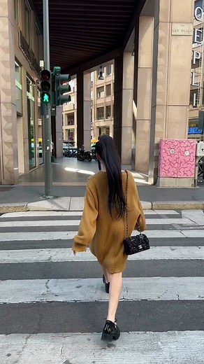 I’m in Italy!🇮🇹 Where should I skip to next?🧐 | Bella Poarch M To The B