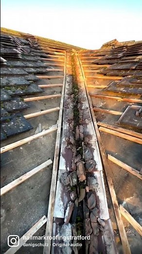 Leaking roof valley replacement - Hallmark Roofing Stratford #shorts
