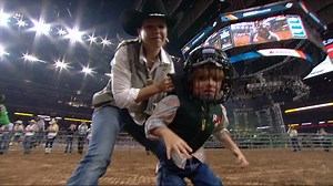 Mutton-bustin' cowboy comes right out of his boots