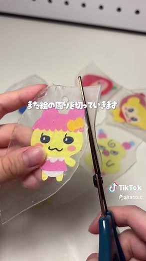 グルースティックで作るラバーキーホルダーの作り方（簡単DIY）