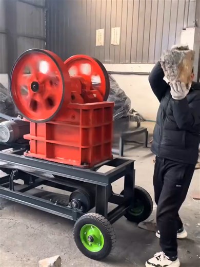 Small Mobile Jaw Crusher for Construction and Mining