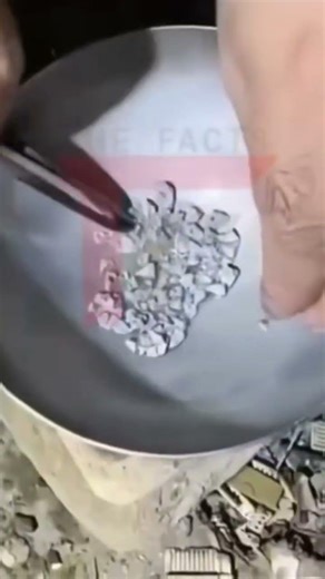 how to recover gold from computer chips #viral #computerknowledge #goldrush #reels