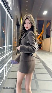 肉色絲襪也很搭🥰 #街拍 #職業裝女性 #ol #cindychenyaxin | Chen Yaxin