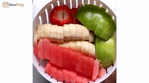 Wanna try this wacky looking salad cutter bowl? It's supposed to be easier and faster for making salad. D you believe it? Let's see this video.🤣 Click here to order👉https://bit.ly/2ESjSTz | NewFrog