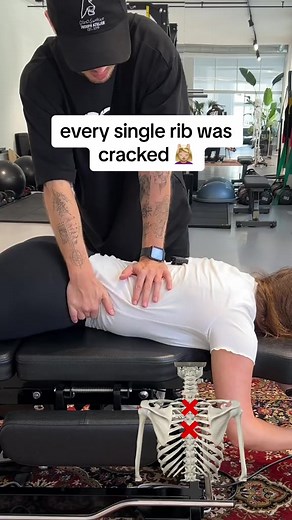 asmr rib cracking #chiropractic #asmrvideo #posture | Crackingmaster