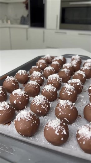 كرات جوز الهند بثلاث مكونات بس #امتياز_الجيتاوي #emtyaz_aljeetaw #chef_emtyaz