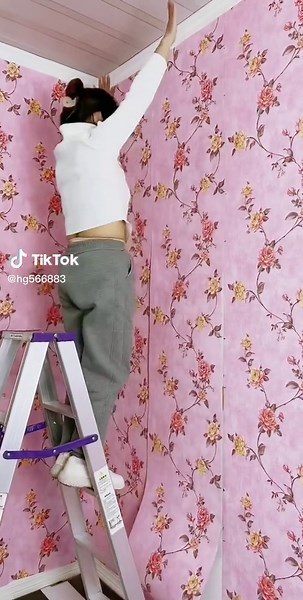 Wallpapering Tips: Floral Pattern Transformations