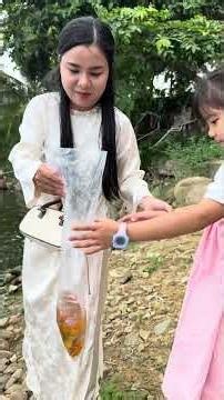 LNF - Chị Linh Nhi và bé Miu đi thả cá phóng sinh || Save baby fish #shorts