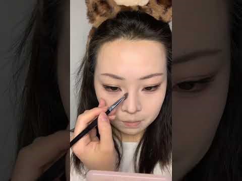 Mastering Light & Cool Makeup: Ultimate Tutorial for Beginners