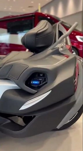 This 3-Wheeled Motorcycle Is INSANE 😲🔥 Would You Ride It?