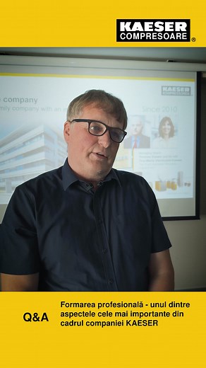 La KAESER, fiecare training, workshop tehnic și întâlnire internă are același scop: să înțelegem mai bine afacerea ta și să construim o relație de încredere pe termen lung. Nu „bifăm” cursuri — le transformăm în conversații mai bune pe teren, diagnostic corect din prima și soluții adaptate profilului tău de consum. Ascultăm, punem întrebări, măsurăm, revenim. Așa se clădește încrederea, pas cu pas. KAESER România — mai mult decât aer comprimat. #KAESER #KAESERRomania #Training #KnowHow #Service 