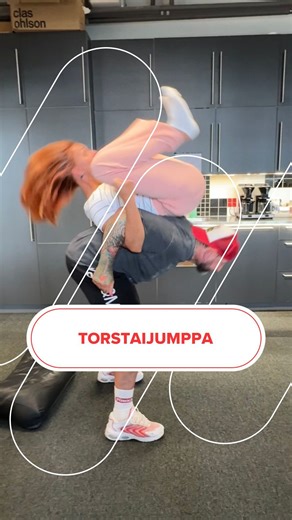 Ja taas mennään! Aito ja alkuperäinen torstaijumppa ja mikä startti! 💪🏼🏆 Nauttikaa! 😂 @eerikainenesko @suvihartlin #radionovaniltapäivä #radionovankesäaamut #challenge #jumppa #jumppavideo #acrobatics #acroyoga #torstai #torstaijumppa | Radio Nova