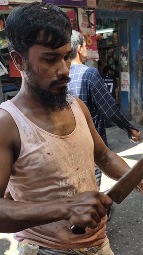 220K views · 2.5K reactions | Cutting in progress. Each piece is worked in compliance with the product and standards of our workshop Goal: consistency, precision and mastery of gestures Supply for professionals - delivery in France. #RoanneCity #AuvergneRhoneAlpes #meat #viande #butchershop #cutting #beef #lamb #butcher Maison Despierres - at the service of oral professions. | Butcher Bro | Facebook