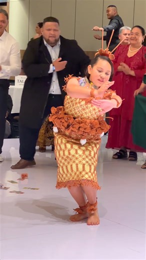 60K views · 863 reactions |  Beautiful adorable Tongan tau'olunga dance ❤️ 'Lofia' ❤️ Kalapu Toa ko Ma'afu & Kalapu Maa'imoa ✨ Celebrating Newlyweds Sioeli Faka'anaua Ki 'Itaniti and Malia Fineone Puna Talau #Tonga #love #dance | Tonga Vision | Facebook