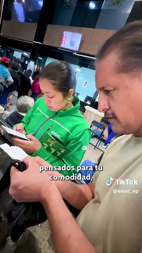 💚 Pagar la tasa también es cuidar Cuenca Elige tu punto de pago o hazlo en línea de forma rápida y segura en 💻 www.emac.gob.ec 📲 Revisa horarios y más info en nuestras redes. 🎥 Mira el video y entérate. EMAC EP | Juntos por una Cuenca limpia