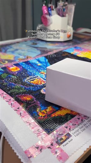 ⚠️ Some spoilers in this video: Unbox the Crafter's Den Summer Mystery #6 diamond painting with us. This is the square version of the diamond painting kit, measuring 50x65 cm, with 37 colors, including 5 glimmer and 5 lumo special drills. This exclusive diamond painting was commissioned from an artist just for this event, shop now to uncover the mystery! 🌸 📷 laurascozyworld | Jaded Gem Shop