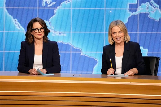 Tina Fey and Seth Meyers get in on 'SNL' Weekend Update joke-off