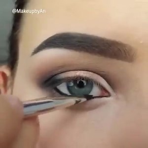 30K views · 444 reactions | Tutorial of eyeshadows, so much highly pigmented and matte use the dark matter stack crease frist unseen and blurr and after that a tiny bit off enigma eyeshadow ❤️ by @makeupbyan | The World | Facebook