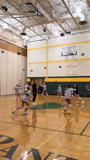 Here’s a fun little warm up! Took us little bit to figure it out but that was kind of the point ⏳ Dynamic warm ups can be boring (especially for ADHDers like me). Give your athletes something that mentally stimulates them and also works on a bit of teamwork to start practice on a positive note! @Valley_JuniorsVB