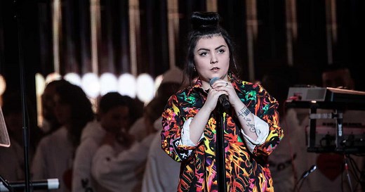 Hoshi : victime de cyberharcèlement, la chanteuse évoque son "enfer" quotidien