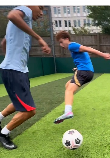 Keep the defenders on their toes…🔥Michael Thomas 🇺🇦🇯🇲 - quick feet. #soccertiktok #footballtiktok #ukraine #1v1football #futbol⚽️